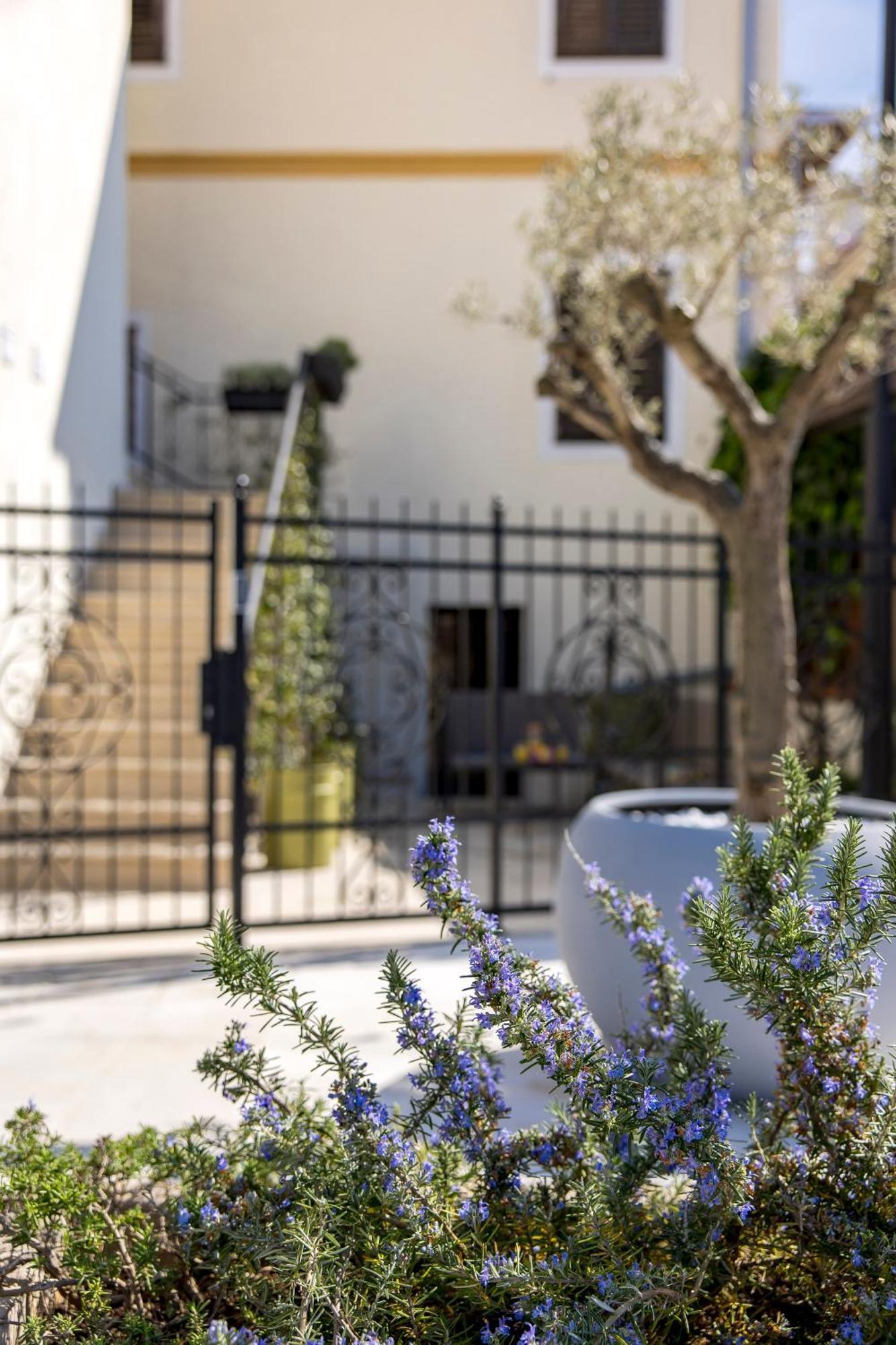 The House Hotel Malinska Exterior foto