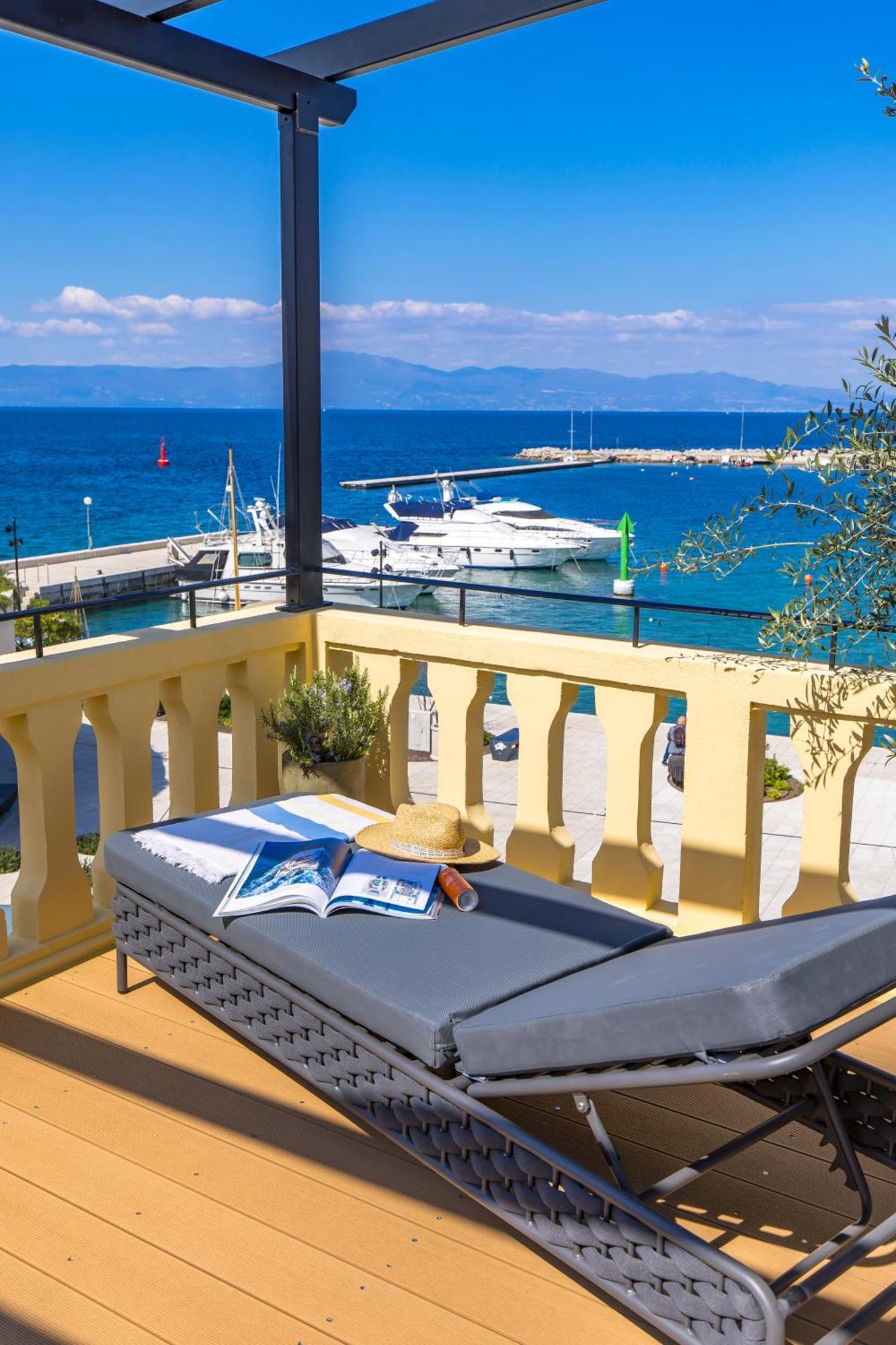 The House Hotel Malinska Exterior foto